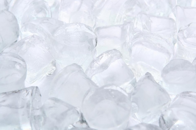 How Do Restaurants Make Clear Ice?